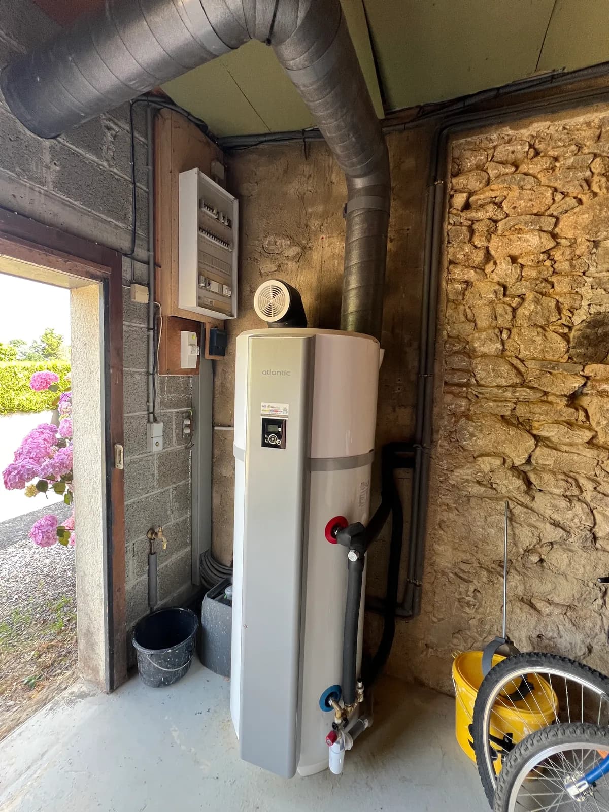 Installation de pompe à chaleur réalisée par ISONERGI dans la région de Rennes