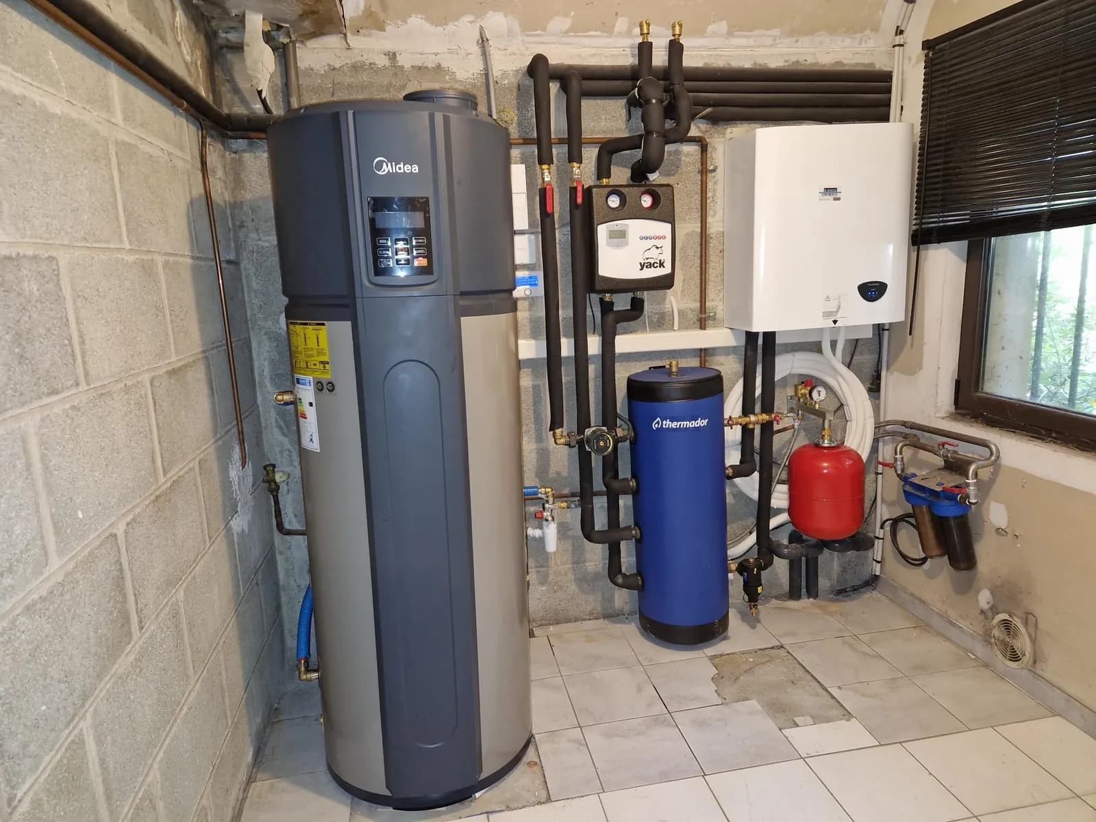 Installation de pompe à chaleur réalisée par ISONERGI dans la région de Rennes